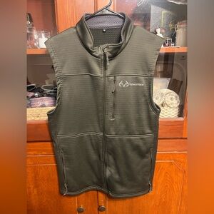 Realtree green men’s vest Size: M